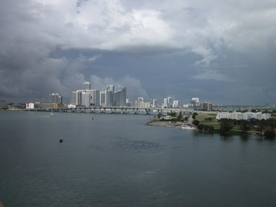 storms moving in on miami